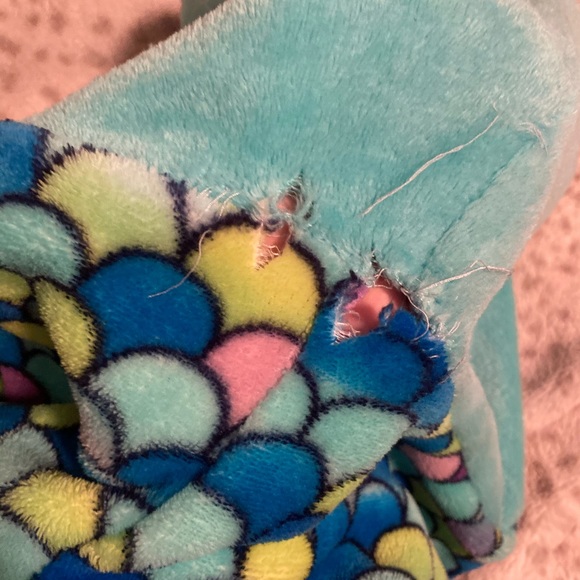 Mermaid Tail Blanket - Picture 3 of 4